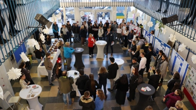 Nach der Begrüßung heißt es: Betriebe und Ausbildungsberufe kennenlernen und Kontakte knüpfen. (Foto: Reichelt)