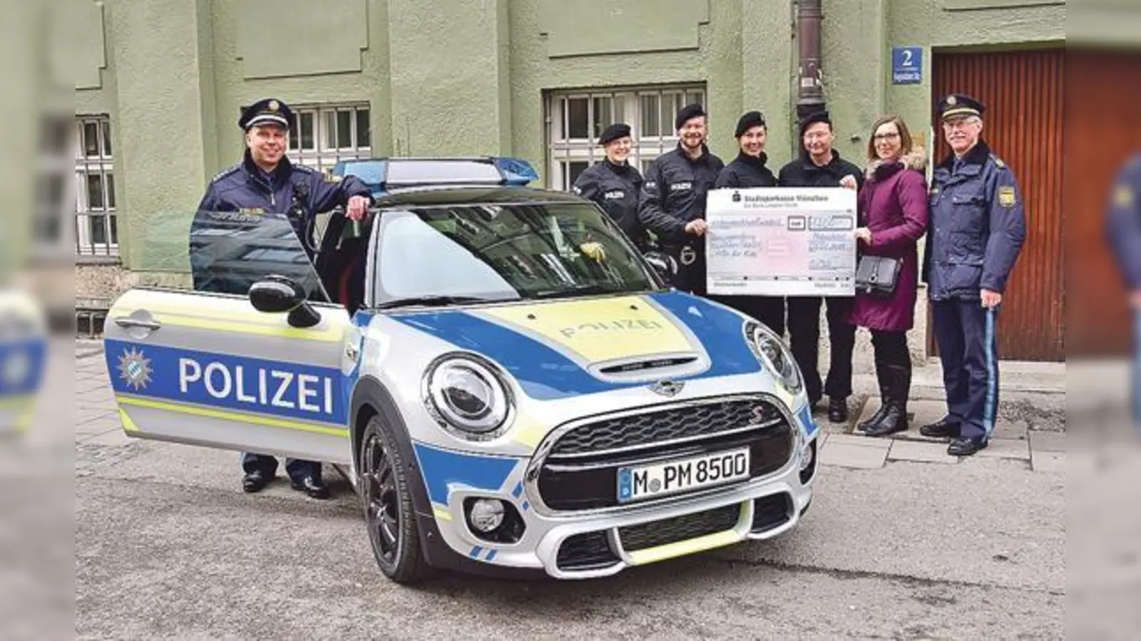 v.l.n.r.: PHK Peter Weinmaier, POMin Anja Bentele, PHM Christoph Rank, PHMin Christina Biechele, POR Christian Schmid, Frauke Gnadl, PVP Werner Feiler.	 (Foto: Polizei)