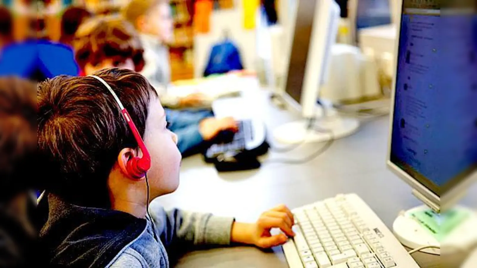 Für jedes Kind steht ein PC zum Ausprobieren und Üben zur Verfügung.	 (Foto: VA)