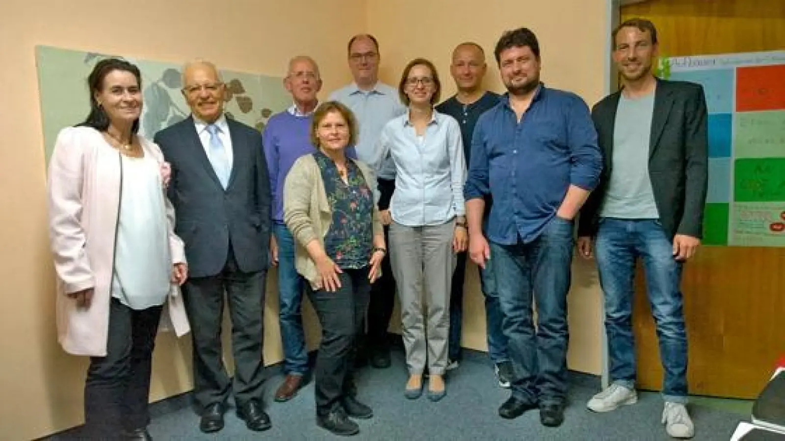 Von links: Rektorin Ute Weiß, Helmut Schreiner, Peter Schütz, Winfried Langenkamp, Ulrich Böckler, Lehrer Christian Merz Vordere Reihe von  (Foto: Jugendsozialarbeiterin Silke Dalig, Dorothea Böckler, Florian Wagner)