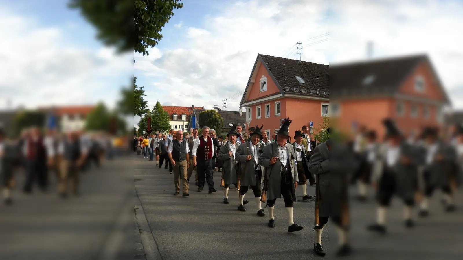 Voller Traditionen und alter Bräuche ist das Volksfest in Neufahrn. (Foto: VA)