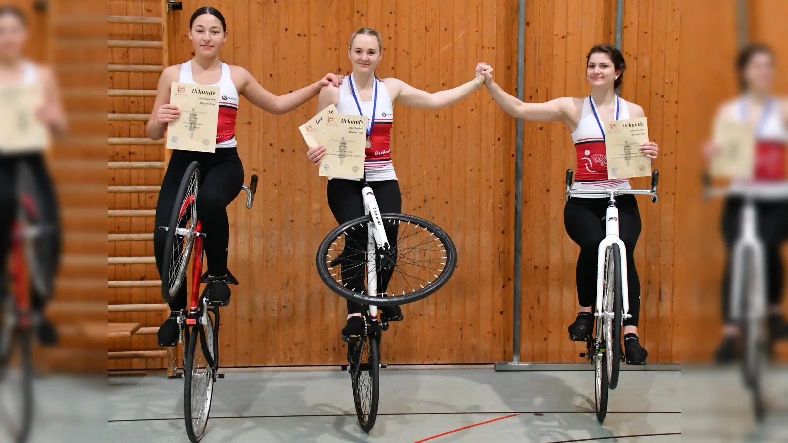 Die Kunstradsportlerinnen Blanca Keune, Katharina Hupfauer und Sabine Tausch. (Foto: RSV)