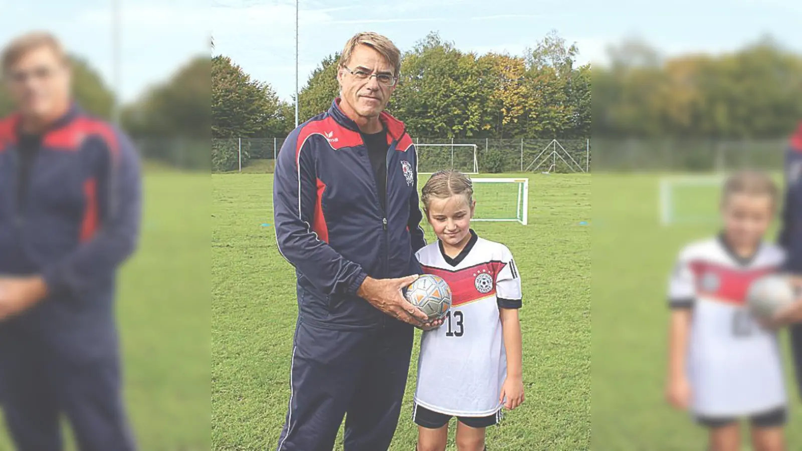 Trainer Uwe Liebstückel begrüßte mit Johanna das 50. Mitglied der Mädchenmannschaften.	 (Foto: VA)