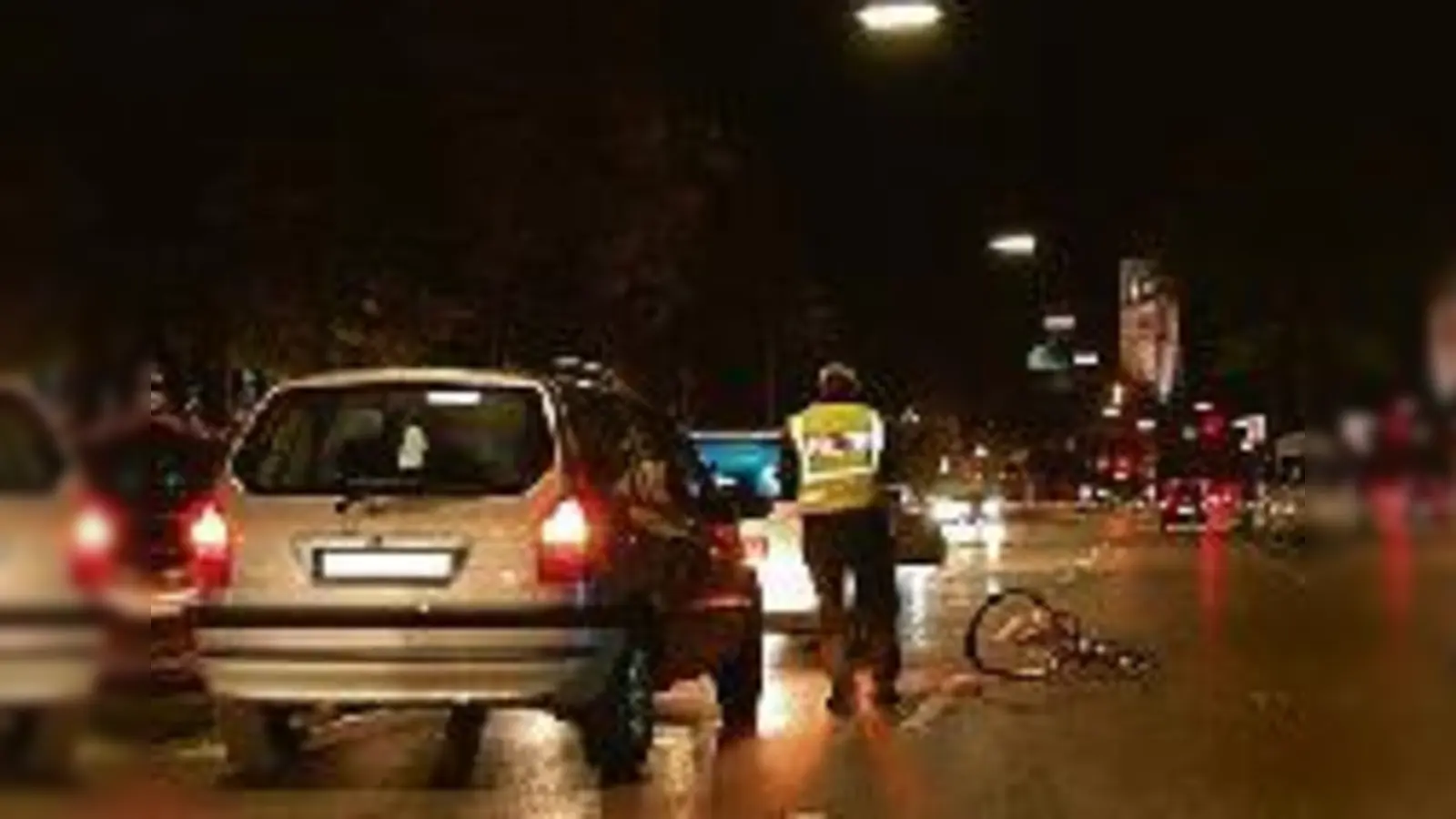 Beim Sturz zog sich die Radlerin schwerste Verletzungen zu.  (Foto: VA)