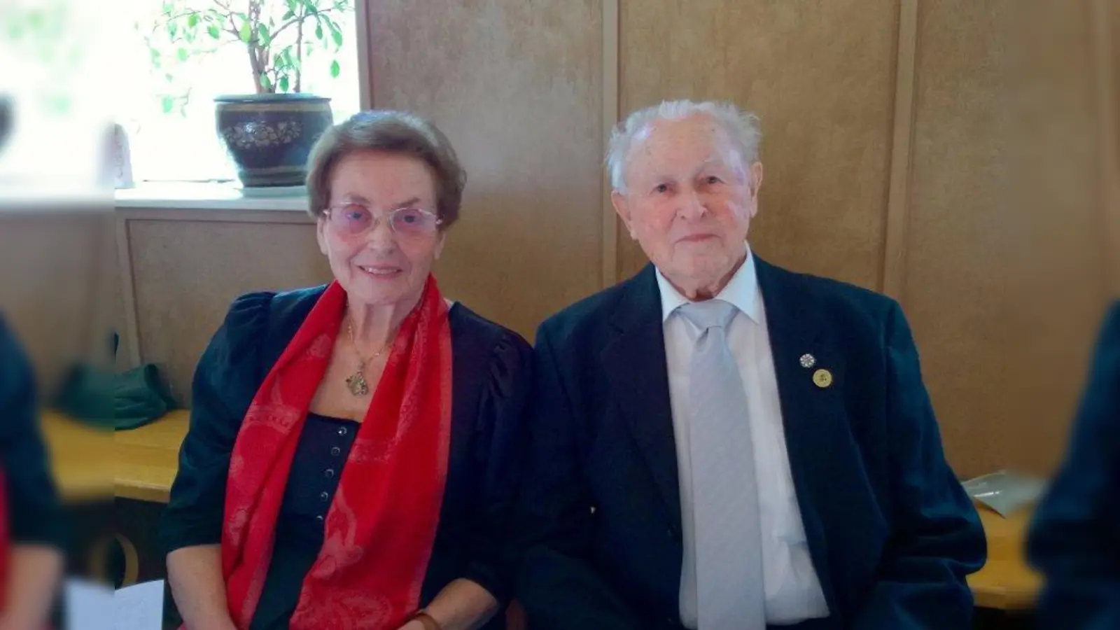 Das Ehepaar Barbara und Franz Xaver Grandl feierte im Kreise vieler Familienmitglieder und Freunde den 65. Hochzeitstag. (Foto: Frieder Vogelsgesang)