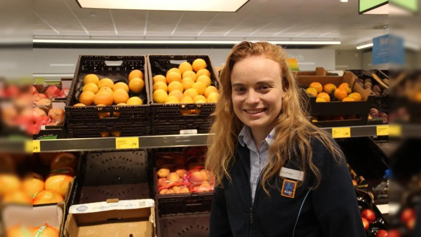 Laura Pimpl, Filiale Eglharting: Ich freue mich bereits auf die gemeinsame Zeit mit meinen Kollegen, eine gute Zusammenarbeit und den regen Austausch! Außerdem bin ich schon gespannt darauf, neue Abläufe kennenzulernen und mich auf ein neues Team einzustellen.<br>Da wir in unserer bisherigen Ausbildung bereits darauf vorbereitet wurden, Verantwortung und die Führung eines Filialteams zu übernehmen, wird es bestimmt eine Herausforderung, sich während des Projekts wieder führen zu lassen, wenn ein anderer Kollege die Filialleitung innehat. (Foto: ALDI SÜD)
