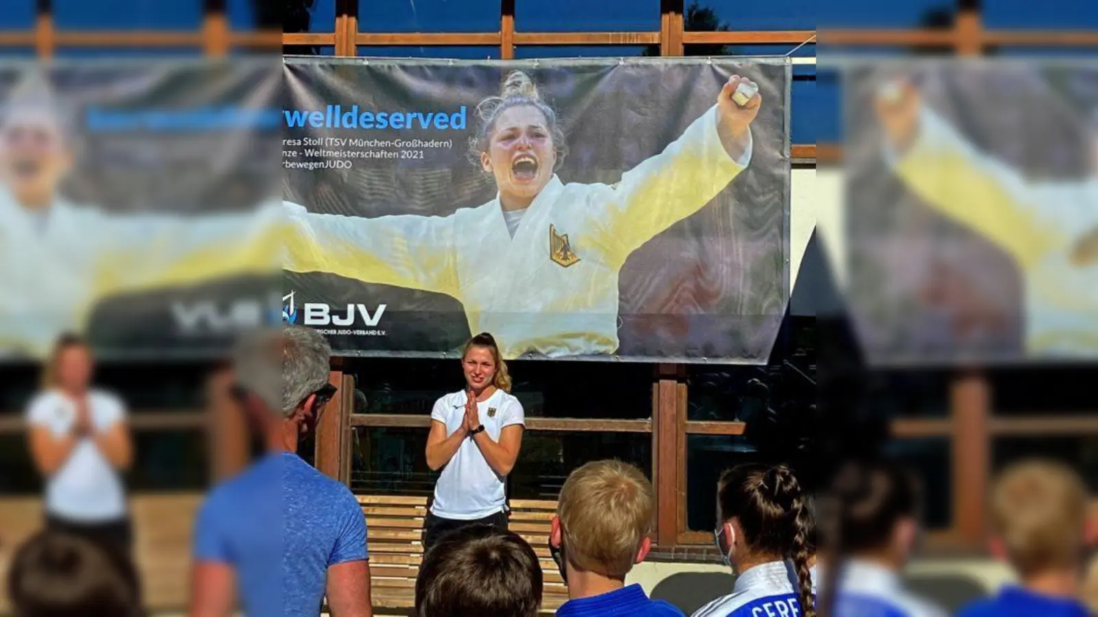 Teresa Stoll beim Empfang, den der TSV München-Großhadern für sie nach ihrer Rückkehr organisiert hat. (Foto: TSV Großhadern)