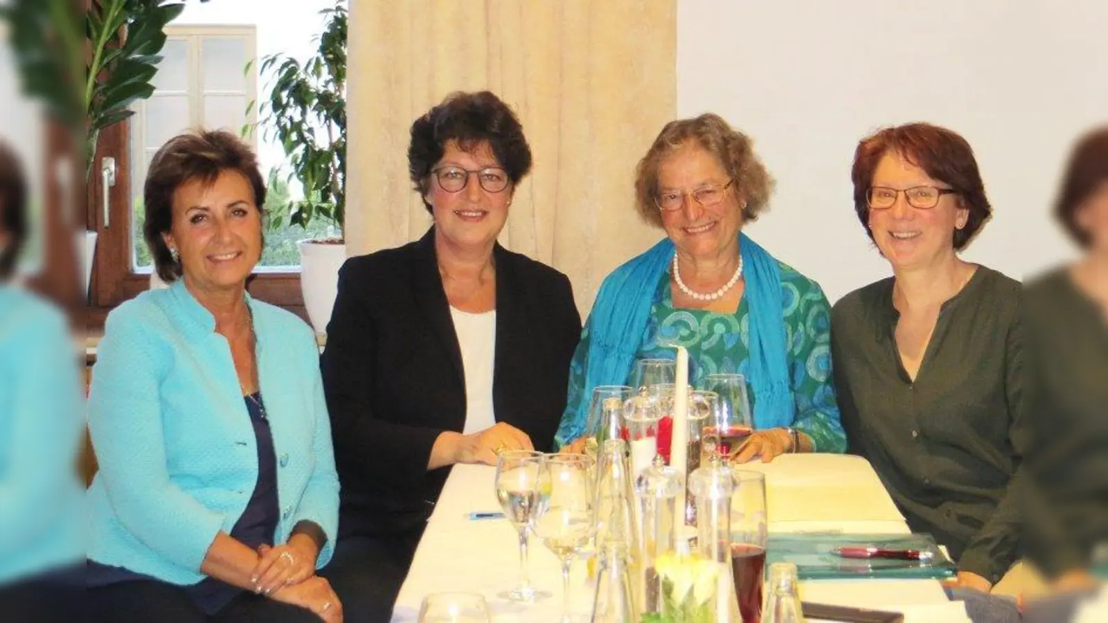 Der neu gewählte Vorstand mit der Abgeordneten: Angelika Flock, Susann Enders, Dr. Rautgunde Lammerer und Dr. Ulrike Leimig (von links). (Foto: Netz gege sexuelle Gewalt)