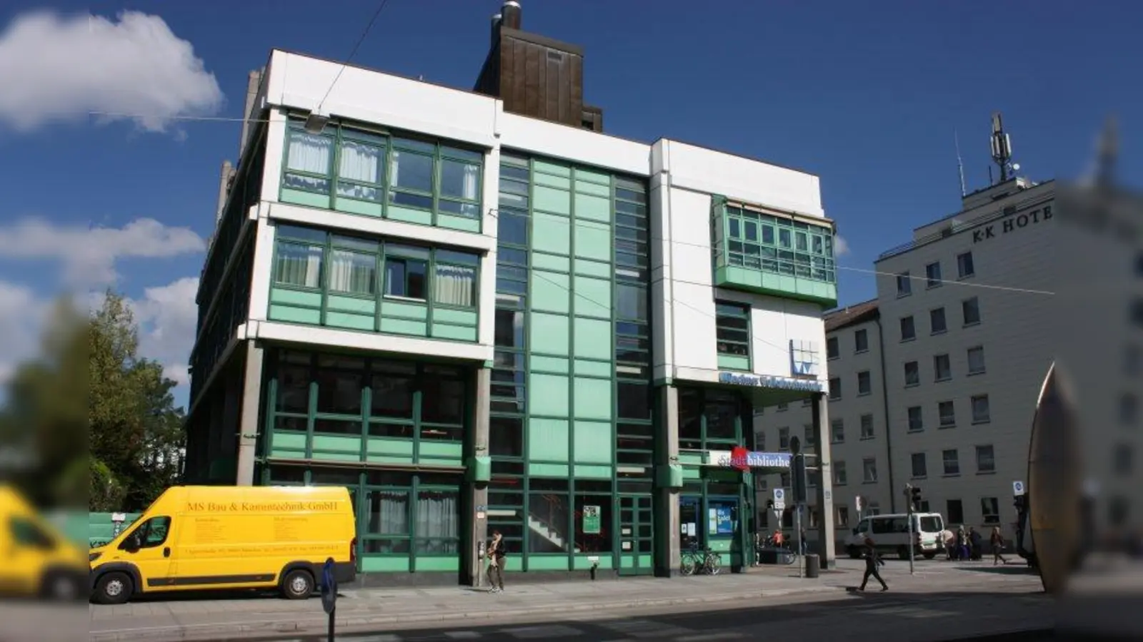 Die Stadtbibliothek in Sendling begrüßt den Antrag einer Medien-Rückgabe auch außerhalb der Öffnungszeiten. Der Antrag wurde durch den Bezirksausschuss Sendling gestellt. (Foto: job)
