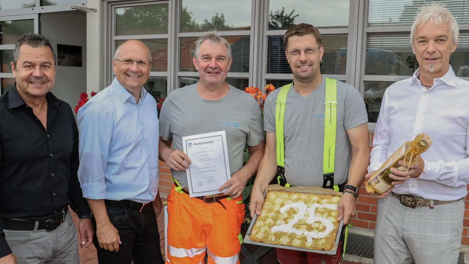 Feierten gemeinsam das Dienstjubiläum (von links): Oliver Gerweck, Christian Schiller, Hubert Sanktjohanser, Josef Mörtl und Guido Finster. (Foto: Gemeinde Herrsching)