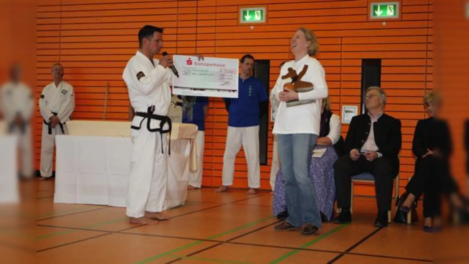 Der Verein »Zeit des Lachens« konnte sich über eine großzügige Spende von Ralf Peter freuen.	 (Foto: VA)