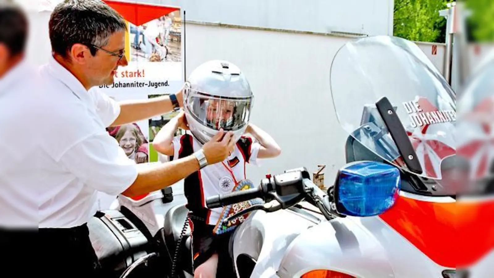 Beim »Tag der offenen Tür« konnten auch die kleinen Gäste die Johanniter hautnah erleben. 	 (Foto: Aedèle Godrie)