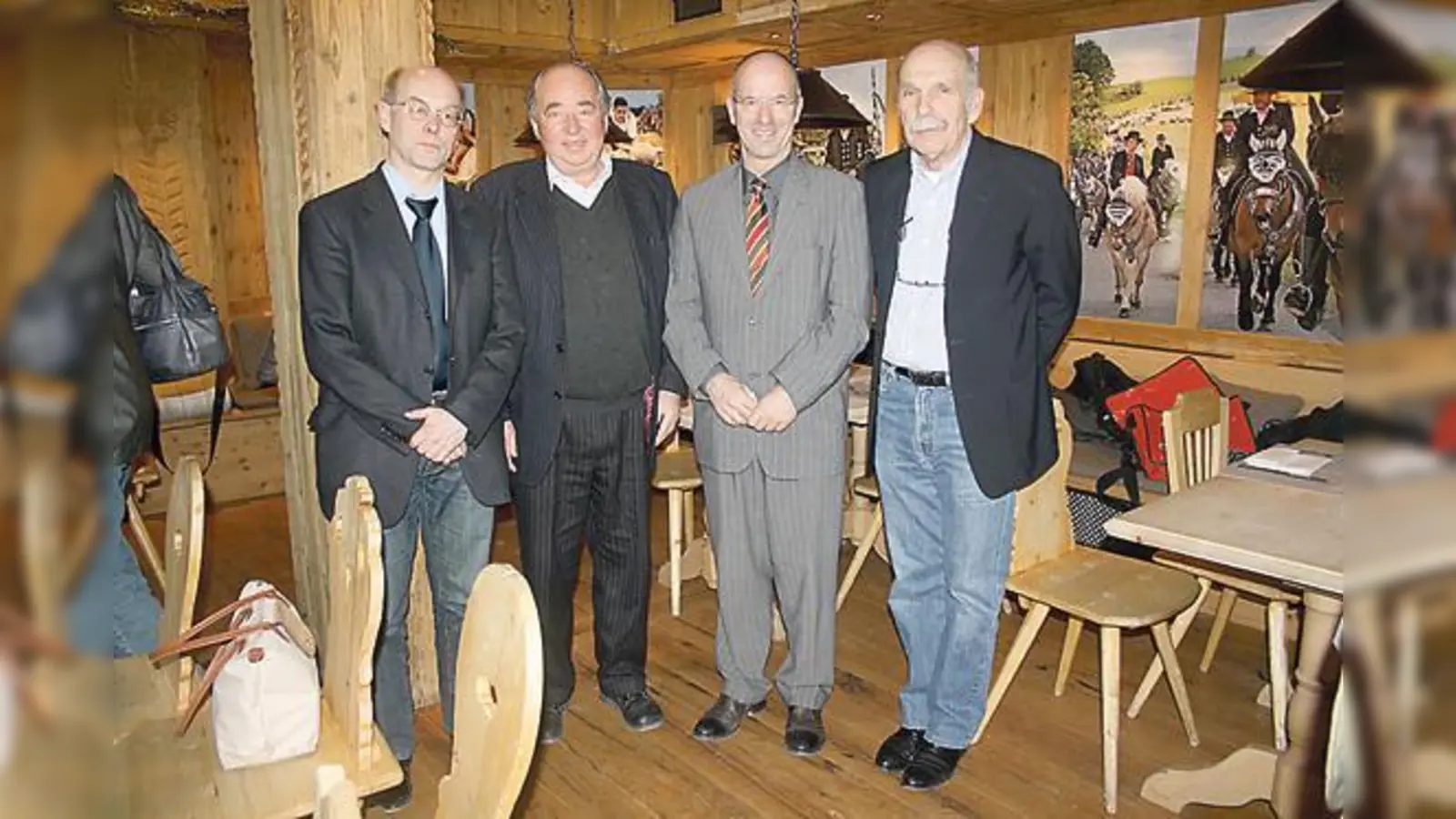 Helmuth Ammerl, Toni Hansjakob, Lutz Spandau und Hermann Grub (v.l.) setzen bei der Untertunnelung des Englischen Gartens auf die Hilfe der Bürger. 	 (F.: js)