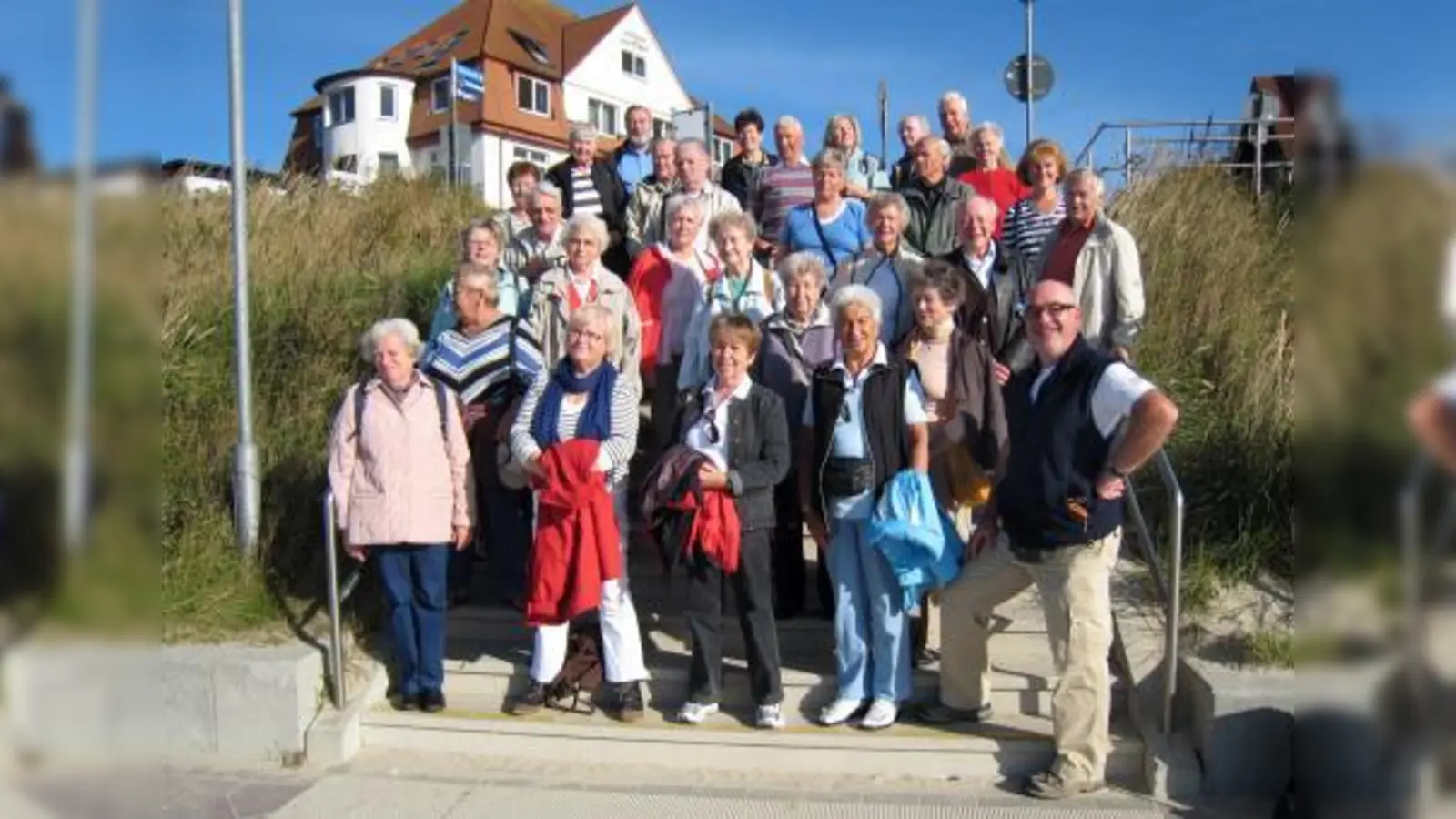 Gut gefallen hat es den Senioren der Neuaubinger Adventskirche mit „Reiseleiter“ Reinhard Krüger (rechts) auf der Insel Föhr an der Nordsee. (Foto: Barbara Krüger)