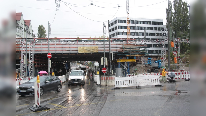 Die Bahnunterführung am KVR (rechts hinten) wird für zwei Monate zur unüberwindbaren Barriere. (Foto: job)