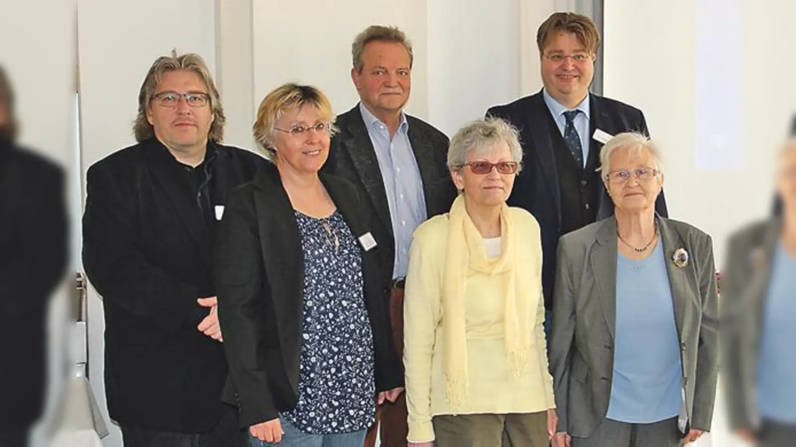 30 Jahre Huntington-Hilfe  Pflegedienstleiter Rudolf Dengler, Gabriele Leythäuser, Prof. Dose Matthias, Roswitha Moser, Chefarzt Dr. Ralf Marquard und Irmingard Walke schauten mit Stolz auf die Arbeit zurück.	 (Foto: VA)