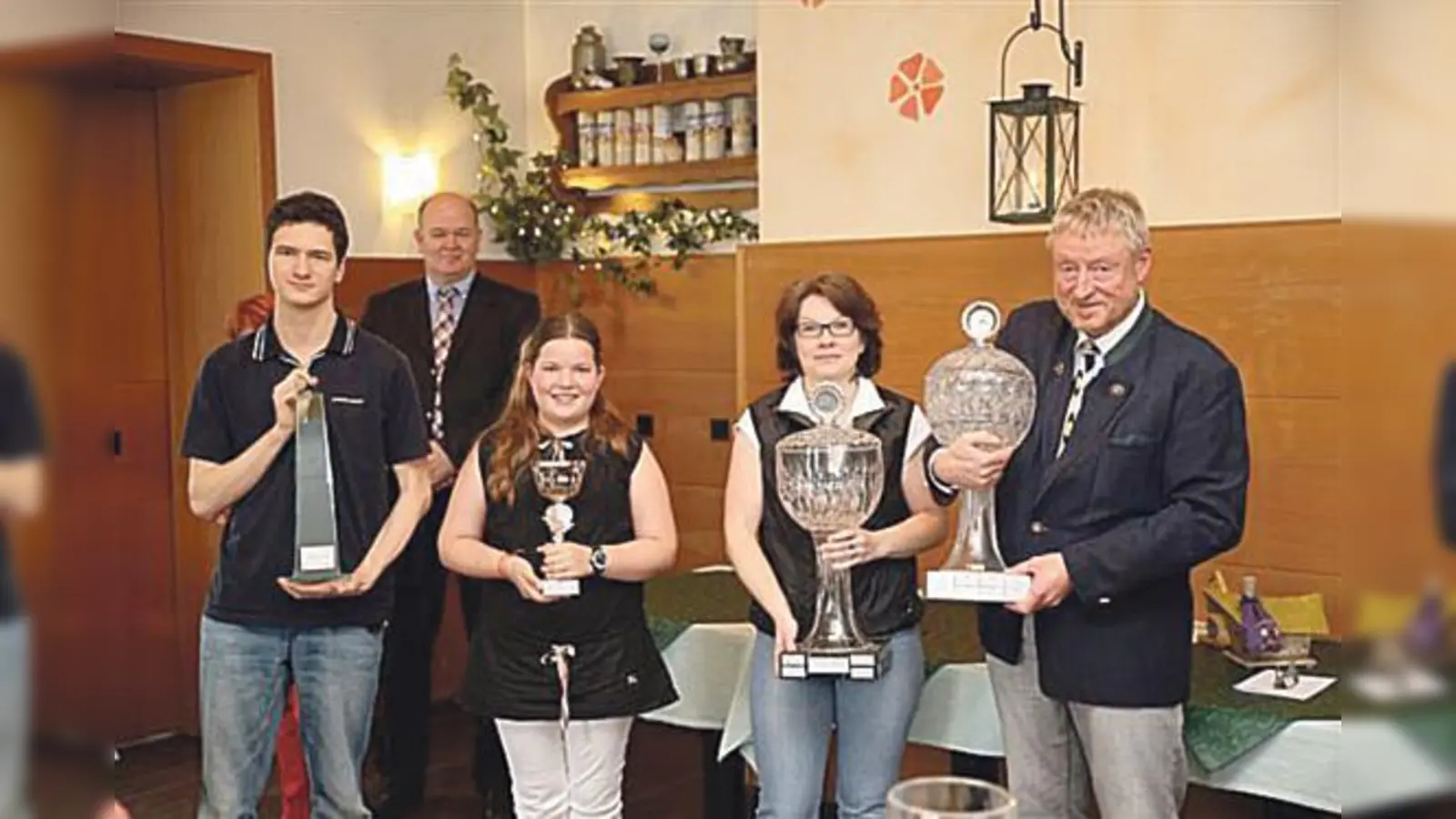 Andreas Forer, Organisator Werner Erhard, Lena Steinmaßl, Andrea Hermannsdorfer und Veranstalter Heinz Rauter (von links nach rechts).  (Foto: privat)