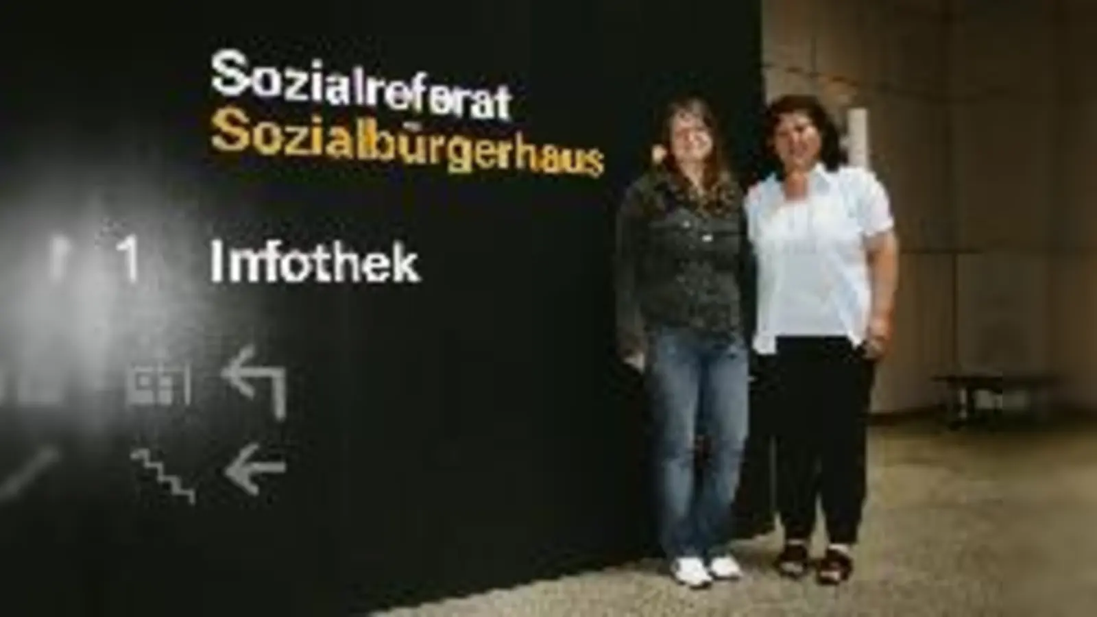Wer will helfen? Nancy Schreiber (li.) und Meryem Dolu (re.) suchen freiwillige Helfer für bedürftige Menschen im Stadtteil.	  (Foto: ak)