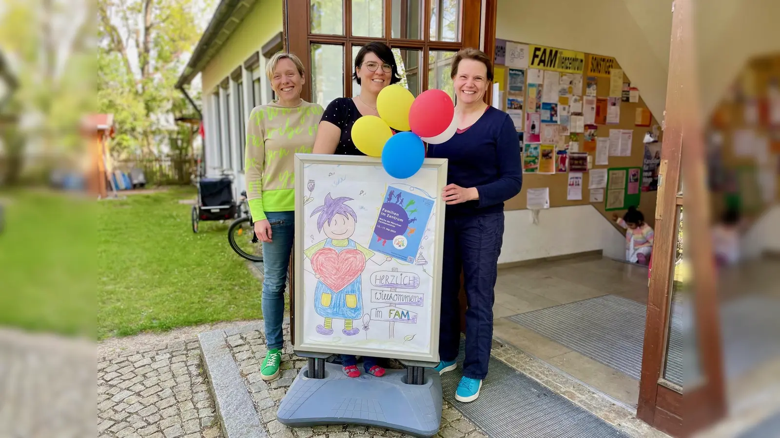 Das Familienzentrum Allach startet in einen ereignisreichen Mai: v.l. Birgit Herwig, Manuela Nachtigall und Tina Flammensböck. (Foto: bb)