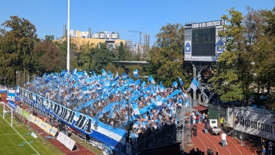 Stolze Auswärtskulisse: TSV 1860 München in Burghausen. (Foto: M. Forster)
