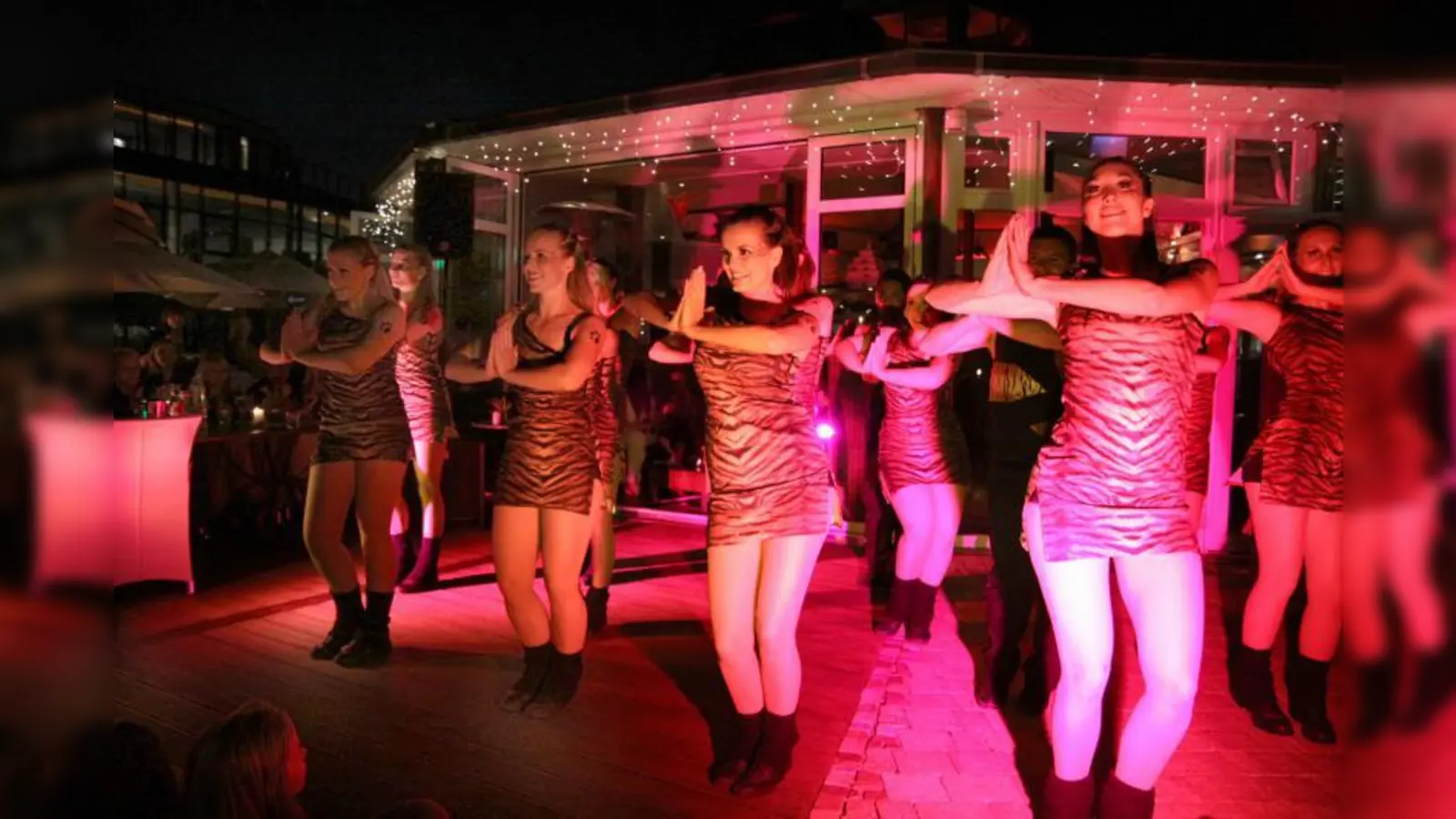 Mit heißen Rhythmen hat Fun Unlimited in diesem Sommer den kleinen Ort Alling kurzerhand nach „Afrika“ versetzt. (Foto: pi)