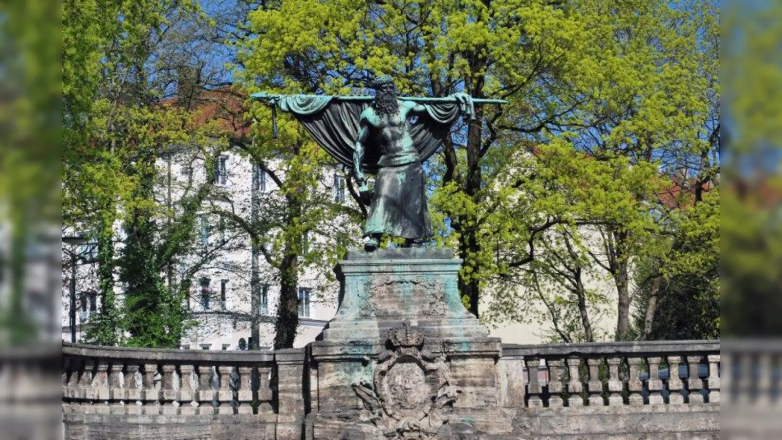 Stattreisen München folgt den Spuren der Sendlinger Mordweihnacht, an die das Denkmal des Schmieds von Kochel erinnert. (Foto: Petra Wucher)