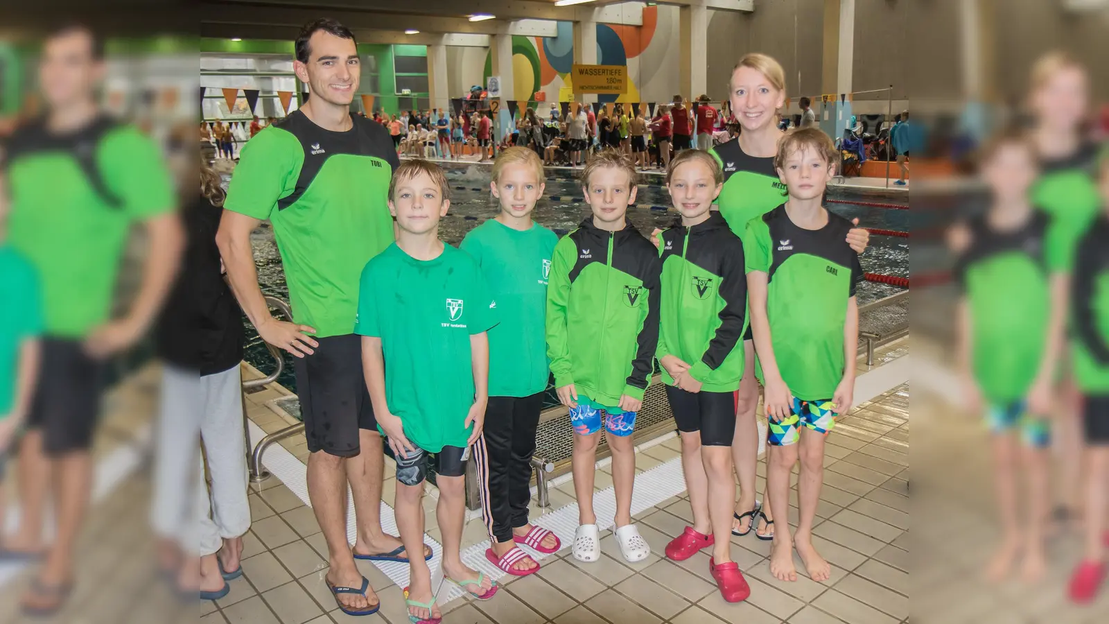 Die Trainer Tobias Redl und Melanie Redl mit den jüngsten Schwimmern des TSV Vaterstetten: Paul Moritz Werner, Sophia Krieg, Janne Haigis, Jana Süßmeier und Carl Wassermann (v. li).  (Foto: Karin Seyfert)