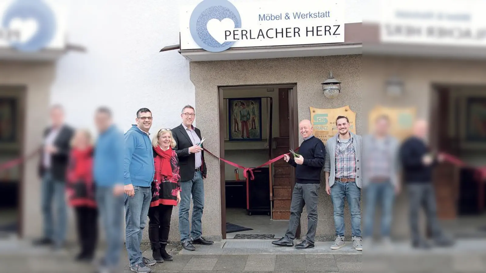 Von  (Foto: Herr Askar (Einrichtungsleitung), Stephanie Mayr (´s Münchner Herz Stiftung Vertretung), Herr Cohn (Leitung Münchner Bank eG, Filiale Pfanzeltplatz) Michael Guttenberger (Träger Vineyard München e.V.) und Tim Heuler (stellvertretende Leitung Ei)