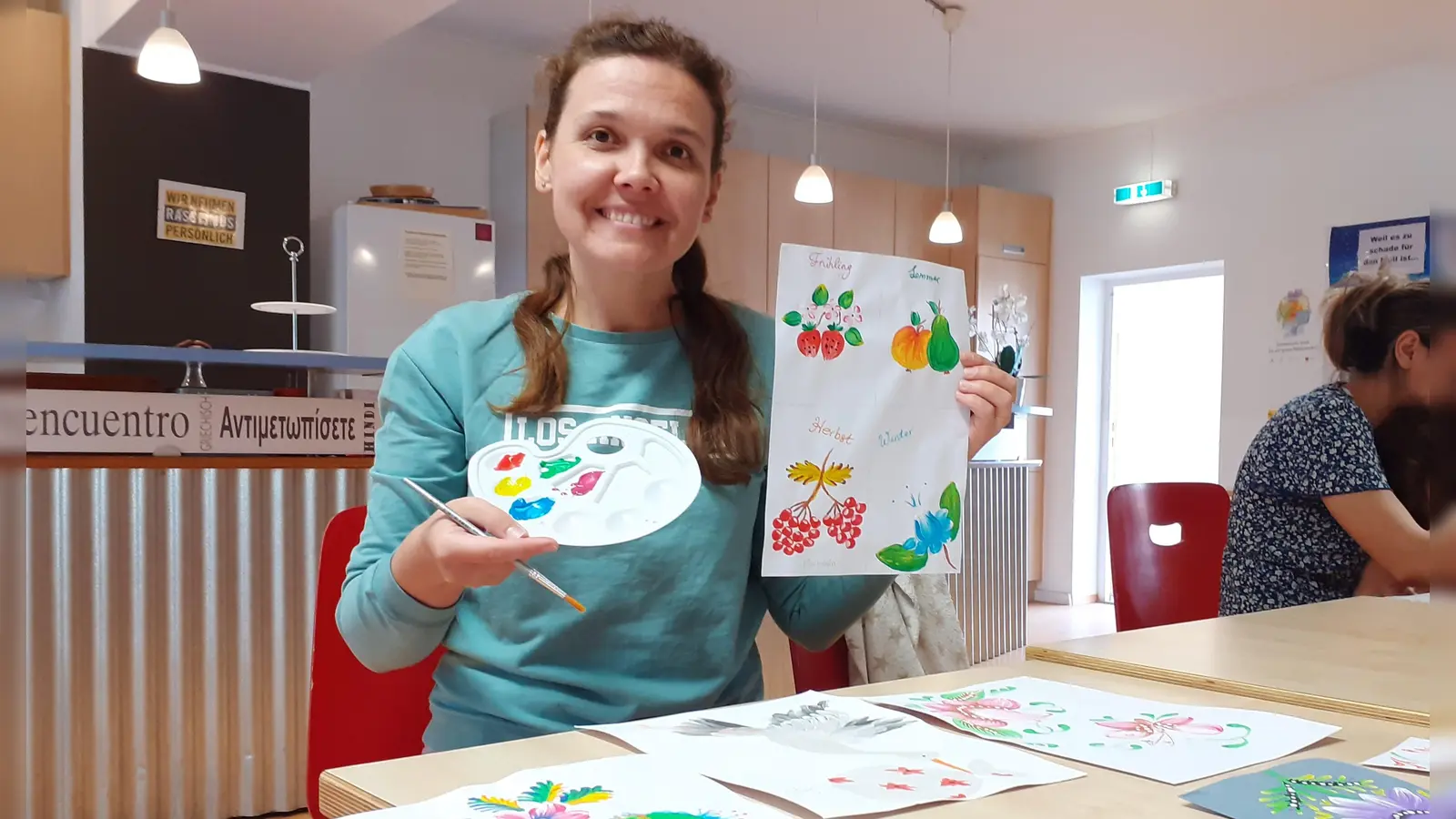 Das Angebot der Nachbarschaftstreffs ist vielfältig. Mit dabei sind Mal- und Bastelangebote, wie hier im Mehrgenerationenhaus „Unter den Arkaden” in der Dientzenhoferstraße.  (Foto: mha)