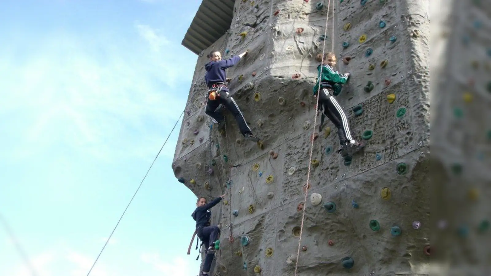 Die Naturfreunde Würmtal bieten nicht nur in den Oster- sondern auch in den Pfingst- und Sommerferien Kletterkurse für Kinder an. (Foto: NF Würmtal)