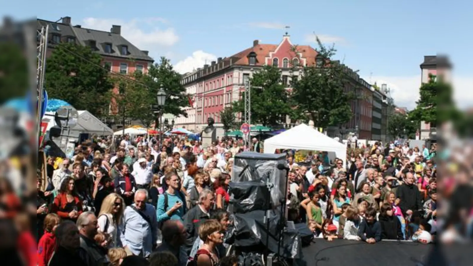 Alljährlicher Höhepunkt der Glockenbachfeiern: Das Gärtnerplatzfest.  (Foto: VA)