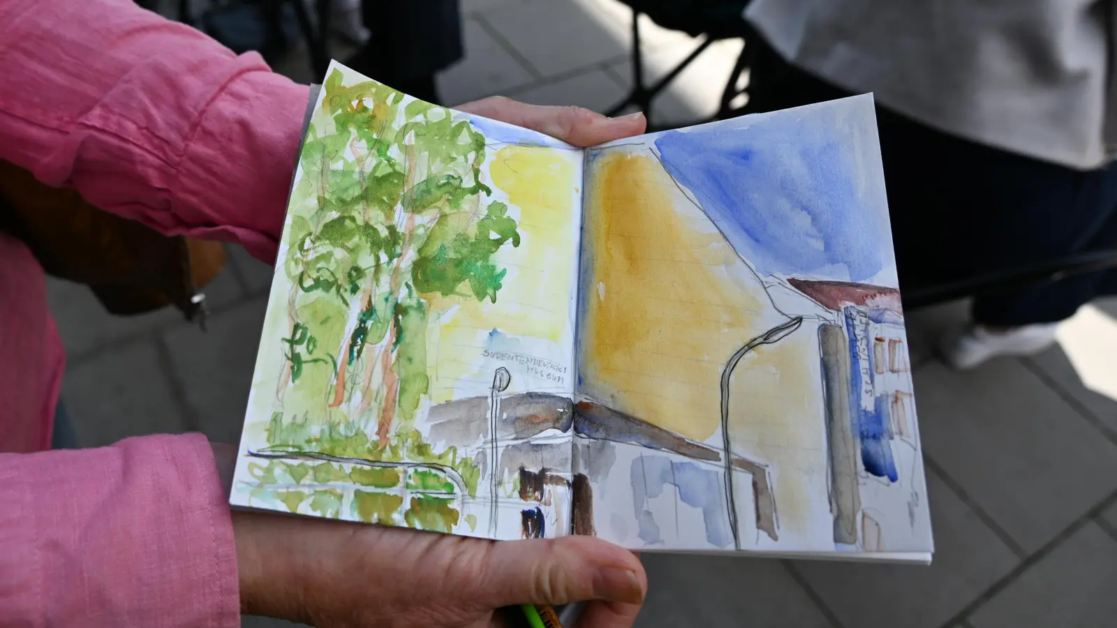 Beim Wettbewerb für Stadtbildpflege wurde das Sudetendeutsche Museum prämiert. Am Internationalen Museums-Tag trifft die Architektur auf eine kreative Begegnung mit den Urban Sketchers. (Foto: Urban Sketchers Munich)