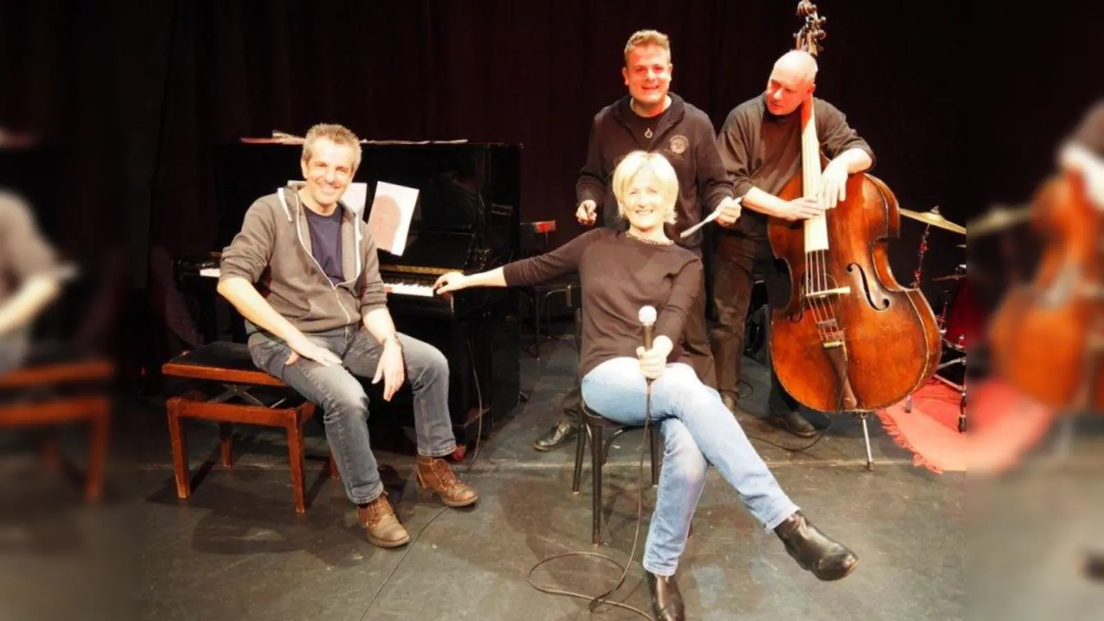 Michael Armann, Veronika Faber, Benjamin Bärmann und Michael Schöne (von links) präsentieren in der Pasinger Fabrik Chansons auf bayerisch. (Foto: &copy Veronika Faber)