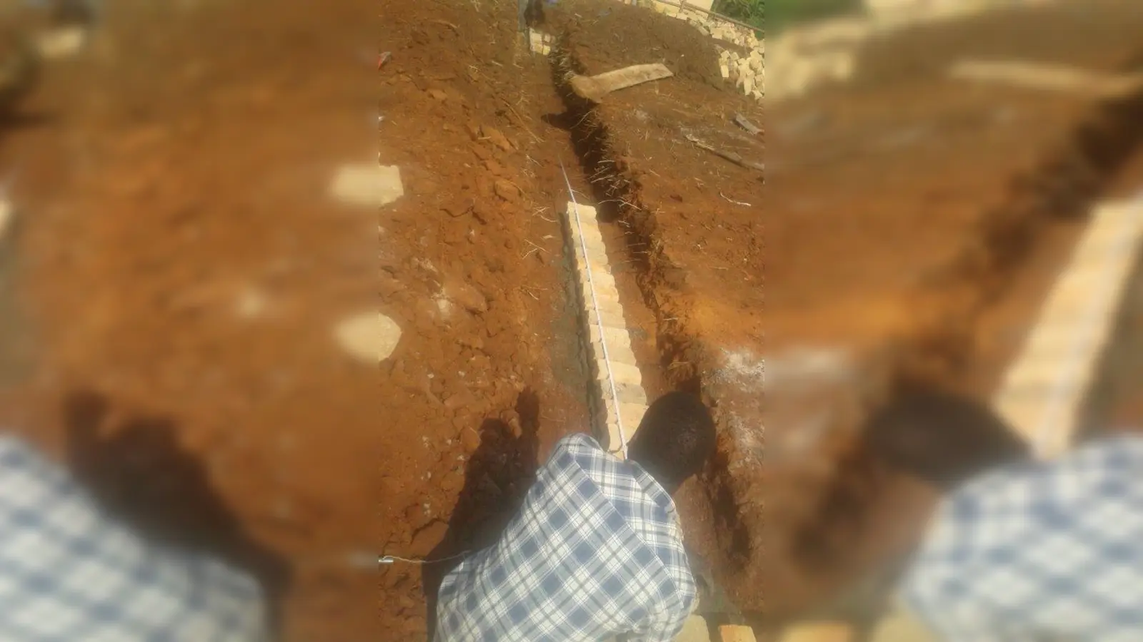 Es geht los: In drei Monaten soll hier ein Haus stehen. (Foto: Empologoma e.V.)