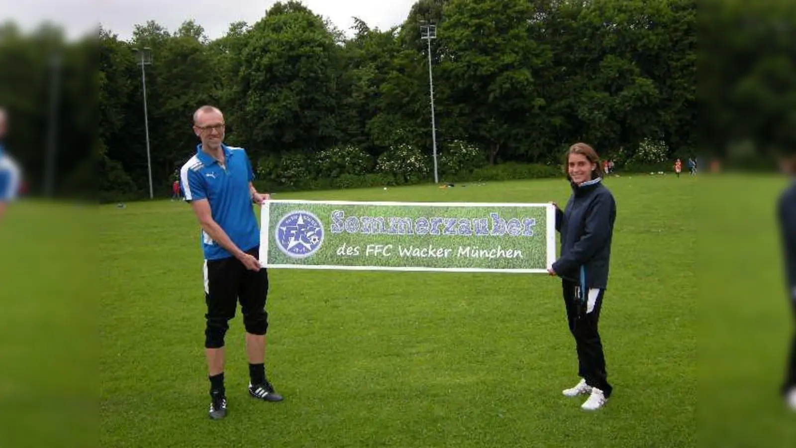 Wollen die Jugendarbeit beim FFC ausbauen: Thomas Leber (Trainer E1-Jugend) und Susanne Hufnagel (Vorstand der Jugend). (Foto: Hö)