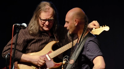 Von Anfang an im Kulturkeller dabei: Wolfgang Göhringer (links) und Landy Landinger. Am 31. März wird Landinger als „Session-Leiter“ den Westendjam eröffnen. (Foto: Michael Schaidt)