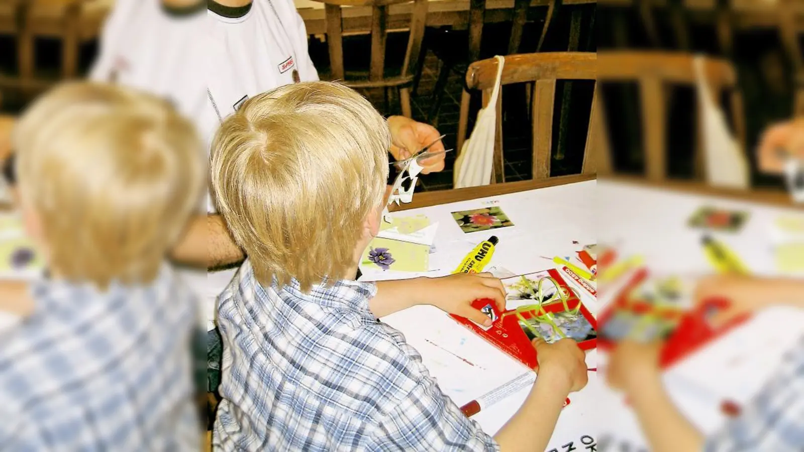 Die Teilnehmer der Aktion basteln eine Kleinigkeit für den Muttertag.	 (Foto: VA)