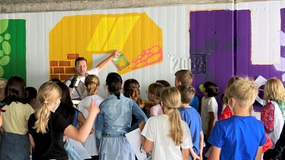 Unter der Anleitung von Oliver Wogra wurden Schüler kreativ. Im Bild zu sehen sind Kinder von der Grundschule Garching West.  (Foto: Business Campus Management GmbH)