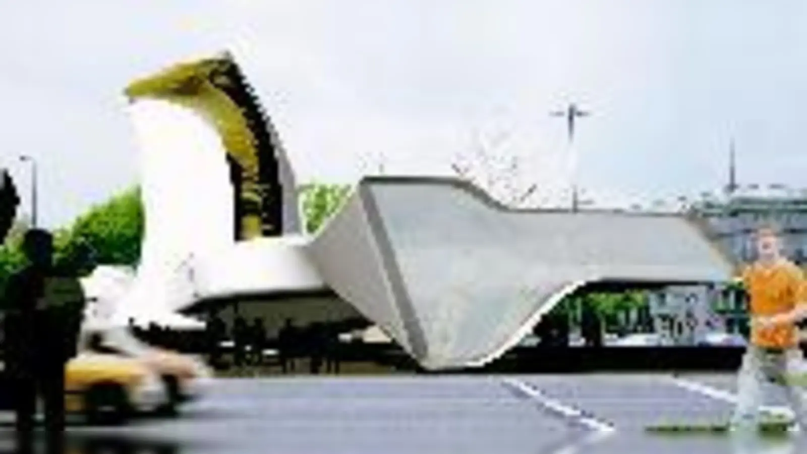 Nicht ganz gewöhnlich planen die Münchner Studenten, hier am Luise-Kiesselbach-Platz. 	 (Foto: LH München)