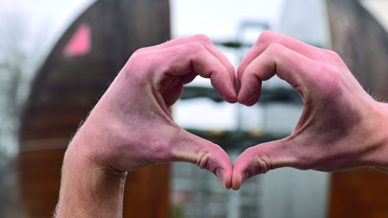 „Leichter zu zweit unterwegs” - unter diesem Motto lädt die Katholische Stadtkirche am 11. Februar zur Paarsegnung. (Foto: Huss-Weber)