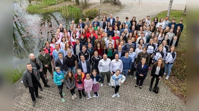 Über 100 Athletinnen und Athleten sowie Vereinsvertreter wurden für ihre herausragende Erfolge in den Jahren 2024 und 2025 geehrt. (Foto: Landratsamt Starnberg)