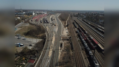 Blick von Westen auf Steinhausen mit neuer Abstellanlage, die seit kurzem in Betrieb ist. (Foto: DB AG)