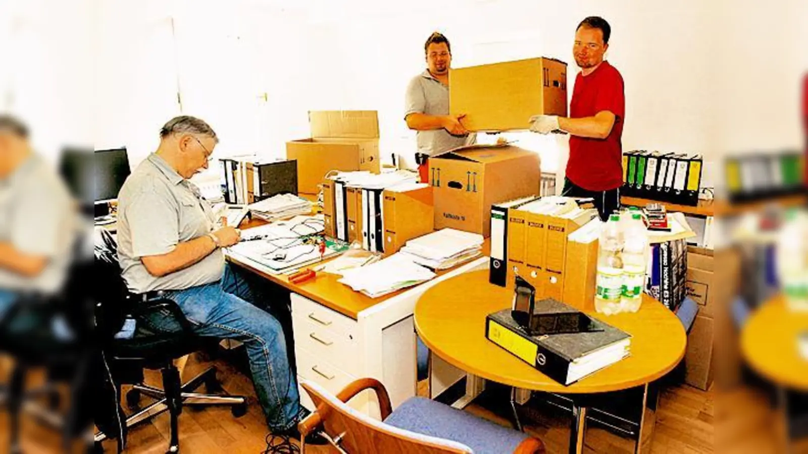 Alle müssen anpacken: Die Mitarbeiter des Rathauses teilen sich nun die Zimmer.  (Foto: Rammelsberger)