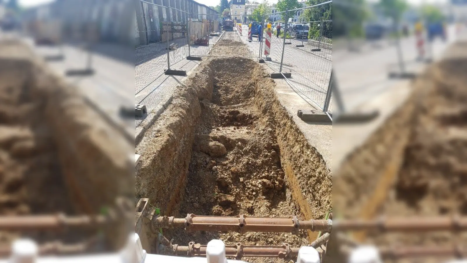 Die Bombe in der Baugrube. (Foto: Gem)