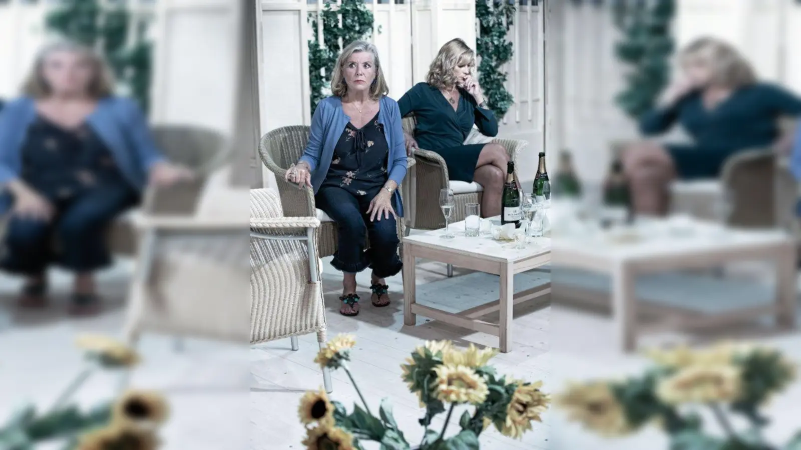 Jutta Speidel und Carin C. Tietze (von links) spielen die weiblichen Hauptrollen im Stück „Sommerabend”, das Ende April Premiere in der Komödie im Bayerischen Hof feiert. (Foto: Alvise Predieri)