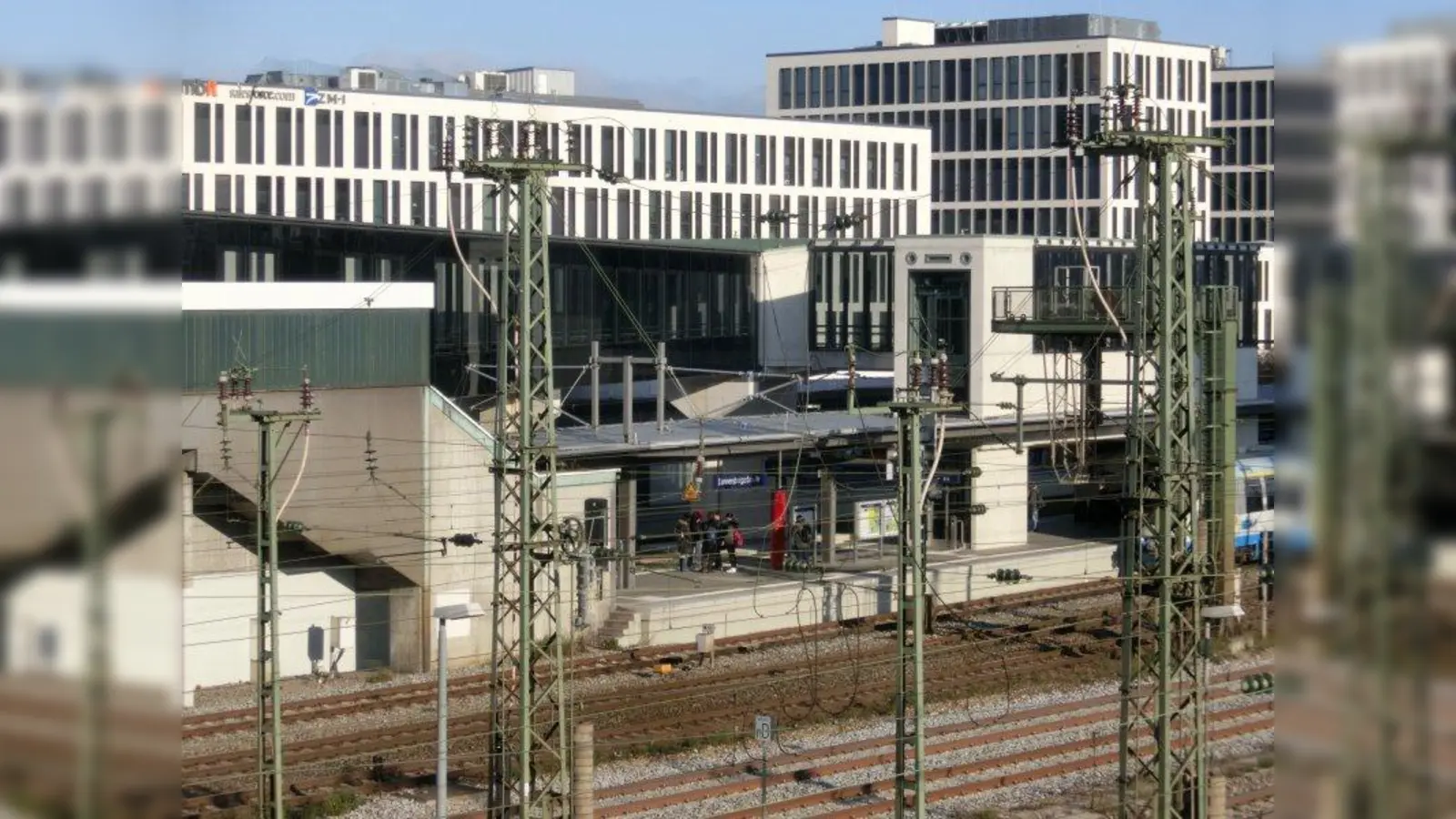Bahnsteig Donnersbergerbrücke: Rund 33.000 Menschen pro Tag steigen hier ein, aus oder um. (Foto: ds)