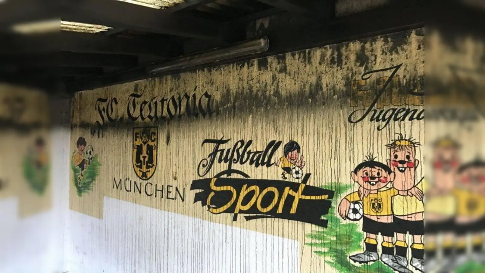 Aus Sicherheitsgründen ist das Betreten des Vereinsheims derzeit strengstens untersagt. Es besteht akute Einsturzgefahr. (Foto: FC Teutonia)