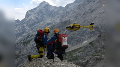Der Bergwacht Bayern gehören 3500 aktive Bergretter an. Sie haben besonders in der Sommersaison jede Menge zu tun. Über 8500 Einsätze sind es jährlich.  (Foto: T. Vogg, BW Grainau)