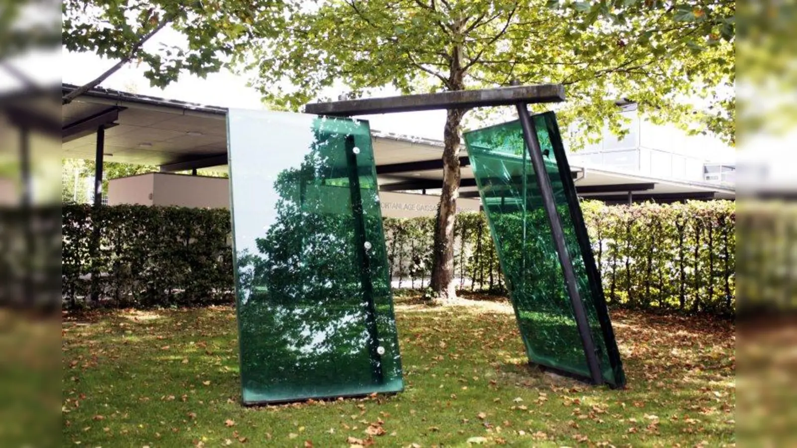 Die Dreifach-Sporthalle an der Gaißacher Straße. (Foto: job)