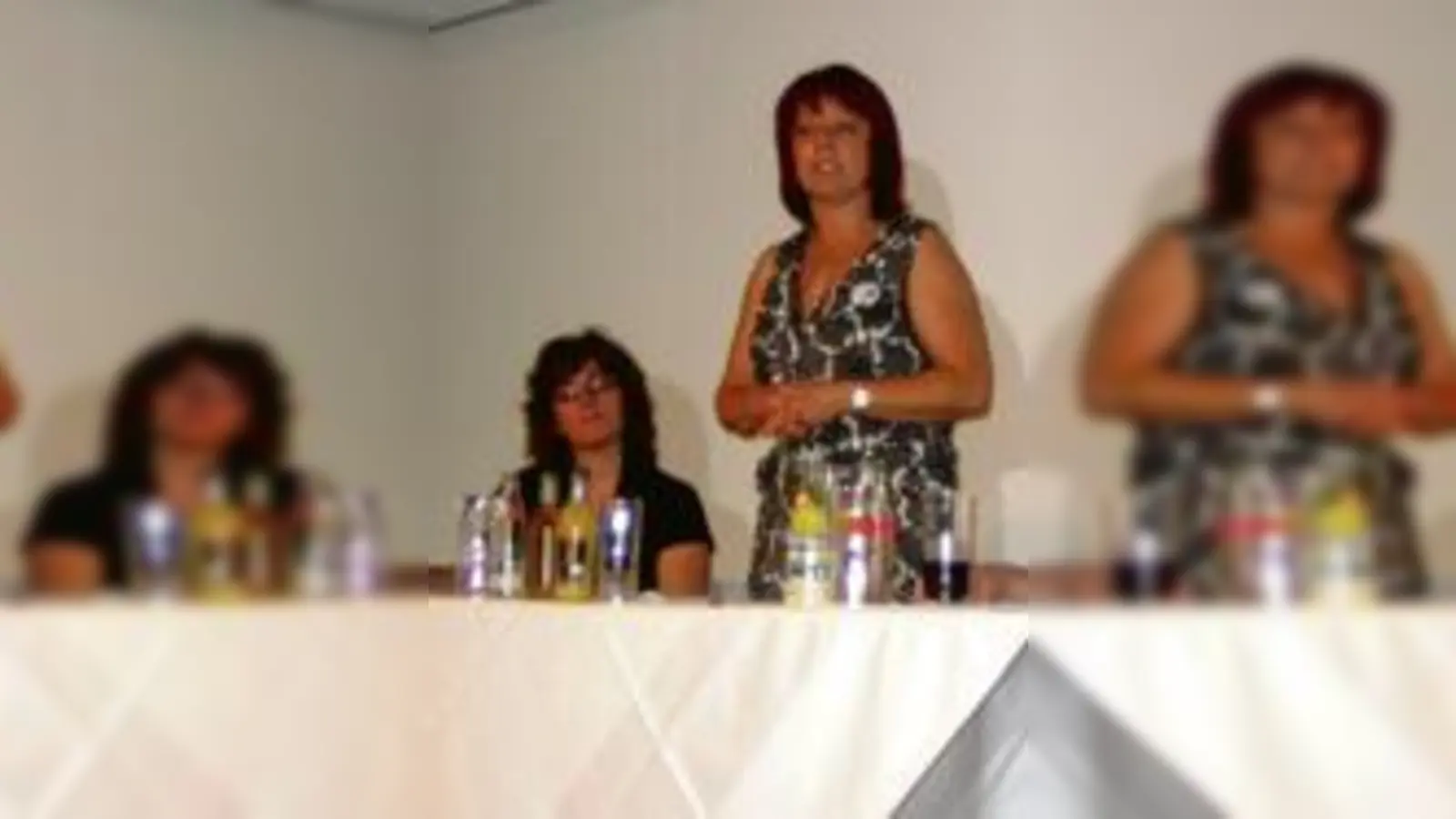 Barbara Büttner, NaturFreunde München, Sportstadträtin Diana Stachowitz und Umweltstaatssekretär Michael Müller diskutierten über Umwelt und Olympia für München.	  (Foto: VA)